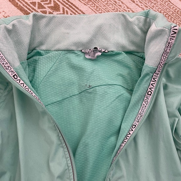 Ivivva girls sweater. Bought off here, my daughter never wears it. Fits 10-12 - Picture 2 of 2